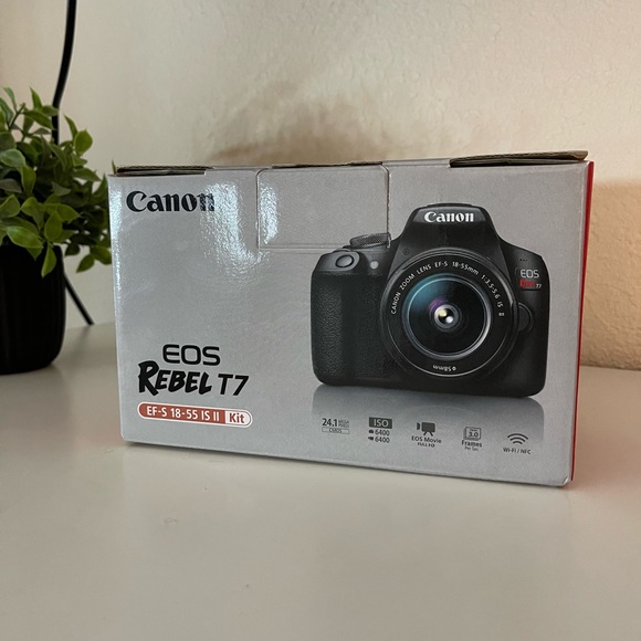 CANON EOS REBEL T7 CAMERA KIT - Picture 2 of 8